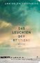 „Das Leuchten der Rentiere“ - Roman von Ann-Helén Laestadius. Unten ist eine Winterlandschaft mit Rentieren zu sehen.