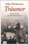 „Volker Weidermann“, „Träumer“, „Als die Dichter die Macht übernahmen“. Eine Menschenmenge, ein Mann sitzt erhöht. „KiWi“-Logo., Buch
