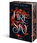 Buchtitel: "A Fire in the Sky". Autorenname: Sophie Jordan. Dunkler Hintergrund mit orangen, drachenähnlichen Mustern., Buch