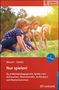 "Nur spielen!" 85 erlebnispädagogische Spiele. Kinder spielen im Freien auf Gras. Oben rechts Logo "erleben & lernen"., Buch