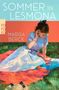 „Sommer in Lesmona“ und „Marga Berck“ stehen auf einer Illustration einer Frau in einem blauen Kleid, die im Gras sitzt.