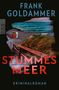 „FRANK GOLDAMMER, STUMMES MEER, KRIMINALROMAN“ in blauer und roter Schrift; Meeresküste mit Dünen und Strandkorb., Buch