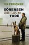"Sven Stricker: Sörensen stirbt tausend Tode. Kriminalroman. Ein Mann in Parka neben einem Hund am Wasser bei grauem Himmel.", Buch