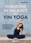 Über dem Titel "Hormone in Balance mit Yin Yoga" ist eine Frau in einer Yogapose zu sehen, die lächelt.