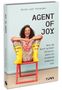 "Agent of Joy" von Milka Loff Fernandes. Eine fröhliche Person in gelben Stiefeln sitzt lächelnd auf einem roten Stuhl., Buch