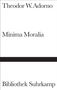 "Theodor W. Adorno, Minima Moralia, Bibliothek Suhrkamp" in schwarz auf weiß, unterbrochen von einem schwarzen Streifen., Buch