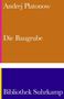 "Andrej Platonow: Die Baugrube. Bibliothek Suhrkamp" auf orange-violettem Hintergrund mit pinkem Rand., Buch