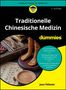 Traditionelle Chinesische Medizin für Dummies. Modellbeine mit Akupunkturpunkten, Nadeln und chinesische Schriftrollen., Buch