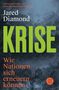 "Pulitzerpreisträger und Autor des Bestsellers 'Kollaps'. Jared Diamond. KRISE. Wie Nationen sich erneuern können." 

Hinter einem blauen Hintergrund mit Gebäuderuinen.