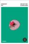 ARUNDHATI ROY, DER GOTT DER KLEINEN DINGE, ROMAN. Eine rote Blume auf einem grünen Hintergrund, unten rechts ein Logo.