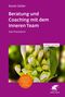 Ein Buchcover mit lila Hintergrund, Titel: "Beratung und Coaching mit dem Inneren Team". Foto: Blütenknospen., Buch