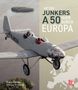 Text: "MIT DER JUNKERS A 50 QUER DURCH EUROPA." Alte Maschine fliegt über Wasser, Europakarte im Hintergrund., Buch