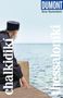 "chalkidikí", "thessaloníki"; ein Mann in schwarzer Kleidung schaut aufs Meer, mit blauem Himmel darüber., Buch