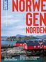 Texte: "NORWEGEN NORDEN", "Luxuriös oder einfach? Mal anders übernachten", "Hurtigruten: Vom Post- zum Kreuzfahrtschiff", "Walsafaris: Respektvolle Begegnungen mit den Meeresäugern", "DuMont", "Norwegen Norden". Ansicht von roten Hütten an felsiger Küste mit Bergen., Buch