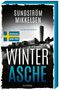 WINTER ASCHE, SUNDSRÖM MIKKELSEN, Kriminalroman. Schwarz-weißes Stadtbild mit einem markanten, modernen Turm., Buch