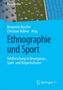 Oben ist "Erlebniswelten". Haupttext: "Ethnographie und Sport". Abbildung von Menschen auf Rasen und in einem Pool., Buch