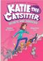 "Katie the Catsitter, Secrets and Sidekicks" von Colleen AF Venable und Stephanie Yue. Mädchen auf Treppe mit Katzen., Buch