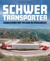 Text: „Schwertransporter: Zugmaschinen und Tieflader im Spezialeinsatz.“ Zwei rote Zugmaschinen transportieren eine große, weiße Last entlang einer kurvigen Straße, umgeben von Hügeln und Windturbinen., Buch