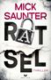 Text: "MICK SAUNTER RATSEL THRILLER". Ein silbernes Schloss verdeckt das "A". Hintergrund aus zerrissenem Papier., Buch