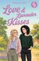 Titel: "Love & Lavender Kisses" von Anja Slauf. Illustration von zwei Frauen auf einem ländlichen Weg mit Bäumen im Hintergrund., Buch