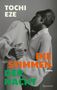 TOCHI EZE. DIE STIMMEN DER NACHT. ROMAN. Zwei Menschen tanzen eng umschlungen in schwarz-weiß., Buch