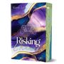 Klara Juli, Risking Chances. Illustration mit violetten, blauen und goldenen Farbtönen und einem Game Controller., Buch