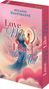 „MELANIE HAUPTMANNS“, „Love Me. Like Me!“ im Vordergrund. Illustration: Frau mit Smartphone vor einem Ringlicht., Buch