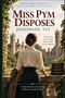 "Miss Pym Disposes" von Josephine Tey. Frau von hinten betrachtet ein historisches Gebäude. Bücher mit Tugenden aufgelistet., Buch