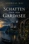 „Schatten über dem Gardasee“ von Andreas Mai. Abendstimmung am See mit Villa, Zypressen und einer Steinmauer mit Zitronen., Buch