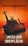 Text: "Jacob Salzwasser Unter der Oberfläche." Vor einem orangefarbenen Himmel ist ein gesunkenes Schiff im Wasser zu sehen., Buch