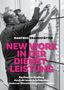 MANFRED BRANDSTÄTTER. NEW WORK IN DER DIENSTLEISTUNG. Zwei Männer betrachten eine Wand mit Etiketten., Buch