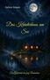 Text: "Sabine Jensen", "Das Kräuterhaus am See", "Das Geheimnis der fünf Runensteine". Gemälde: Haus am See bei Vollmond., Buch