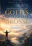 Titel: "Inspiriert von Gottes unfassbarer Größe". Autor: David D. Davis. Person mit ausgebreiteten Armen vor Berglandschaft., Buch