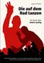 "Die auf dem Rad tanzen" von Jürgen Reitböck. Silhouetten tanzen vor hellem Hintergrund., Buch