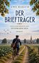 Oben steht: "Uwe Harich, Der Briefträger, Eine Geschichte aus Dithmarschen, Roman". Darunter fährt ein Mann auf einem Weg., Buch