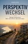 "PERSPEKTIV WECHSEL", "Weniger funktionieren. Mehr wahrnehmen. Bewusster leben." Wanderer bei Sonnenuntergang., Buch