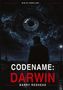 Oben steht „EIN KI-THRILLER“. Darunter "CODENAME: DARWIN" in Großbuchstaben, mit "BARRY REDHEAD" darunter. Silhouette eines Mannes vor einer stürmischen Stadt bei Nacht., Buch