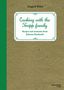 "Cooking with the Trapp family" und "Recipes and memories from Johanna Raudaschl" in grüner Schrift auf braunem Hintergrund.