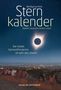Titel: "Sternkalender" von Wolfgang Held. Szene: Menschen beobachten eine Sonnenfinsternis über einer Stadtlandschaft., Buch