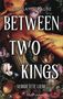 Titel: "Between Two Kings", Untertitel: "Vergiftete Liebe", Autor: Lindsay Straube. Blumen und Hände als Illustration., Buch