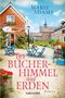 „Der Bücherhimmel auf Erden“ von Marie Adams. Ein idyllisches Café vor einem Ziegelhaus, umgeben von Blumen., Buch