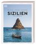 „Sizilien: Eine Augenreise“ von Irène Verlaque, Laura Jalbert, Sarah Balhadrère. Boote vor einem Felsen im Meer., Buch