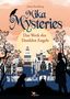 „Mika Mysteries: Das Werk des Dunklen Engels“ von Johan Rundberg. Silhouettenstadt mit Kutsche und Menschen vor orangenem Himmel.