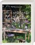 „Mein nostalgischer Landgarten“ steht auf einem Tisch mit Pflanzen und Gartenaccessoires.