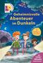 "Geheimnisvolle Abenteuer im Dunkeln"; Illustration von drei Kindern mit Taschenlampen und einem Hund im Wald, Fledermaus oben.