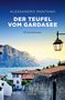 "DER TEUFEL VOM GARDASEE" von Alessandro Montano, Kriminalroman. Berglandschaft mit See, Dorf und Laterne., Buch
