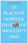 "111 Places in Norfolk That You Shouldn't Miss" von Martin Dunford. Ein Krabbenbild auf hellblauem Hintergrund., Buch