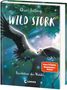 "Chen Jiatong. WILD STORK. Beschützer des Waldes." Ein Storch fliegt durch einen mystischen Wald., Buch
