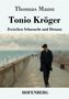 „Thomas Mann, Tonio Kröger, Zwischen Sehnsucht und Distanz, HOFENBERG.“ Illustration: Person auf einer Promenade am Meer.