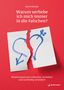 "Warum verliebe ich mich immer in die Falschen?" Zerrissenes Papierherz auf rotem Hintergrund., Buch